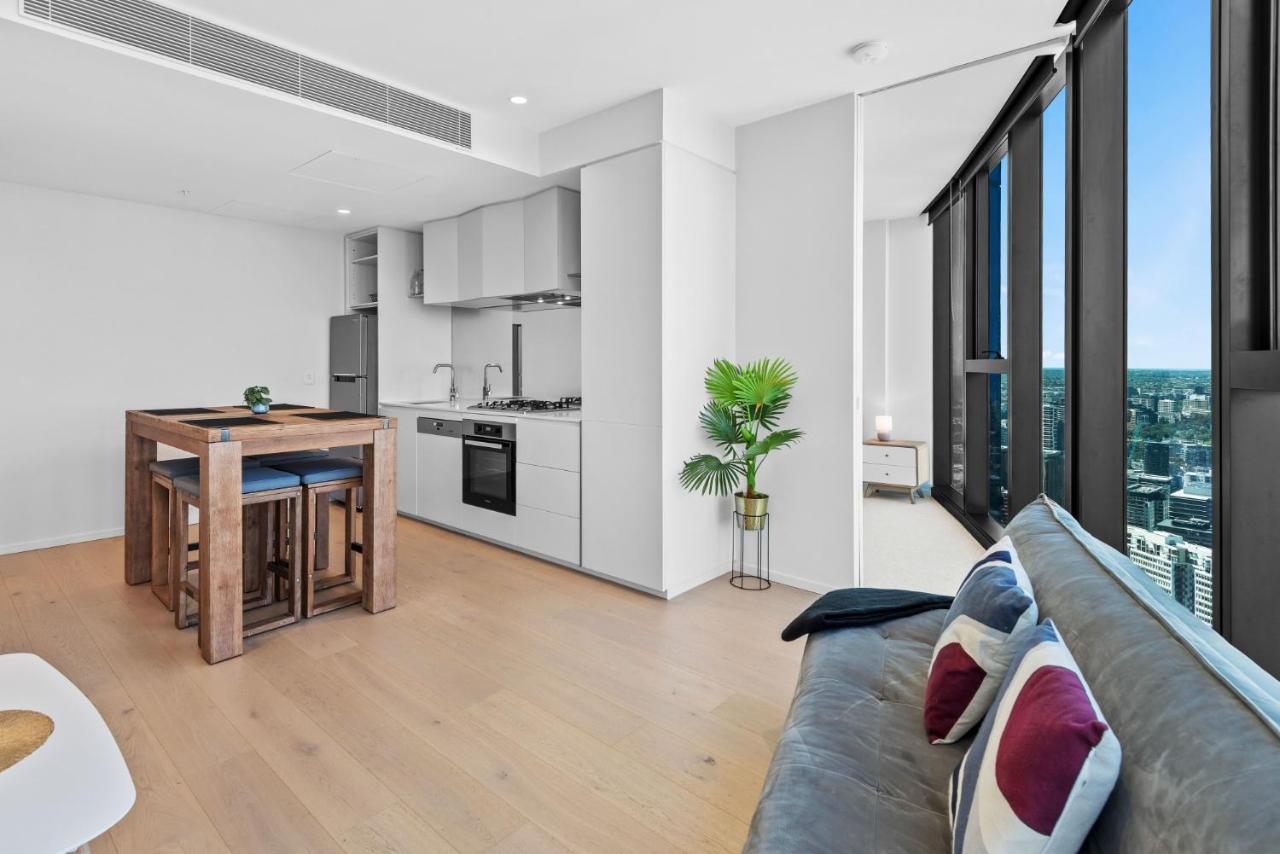 Modern Penthouse With Views *