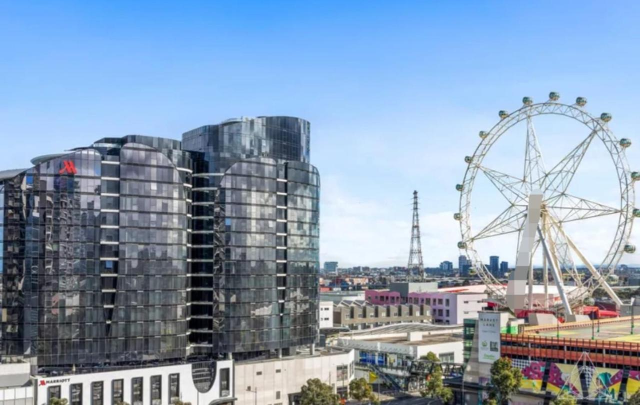 Lovely Waterfront With Swimming Pool And Gym In The Heart Of Docklands