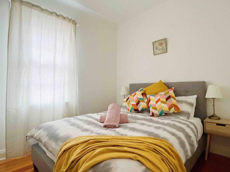 Cheerful 2 Bedroom Residential Apartamento