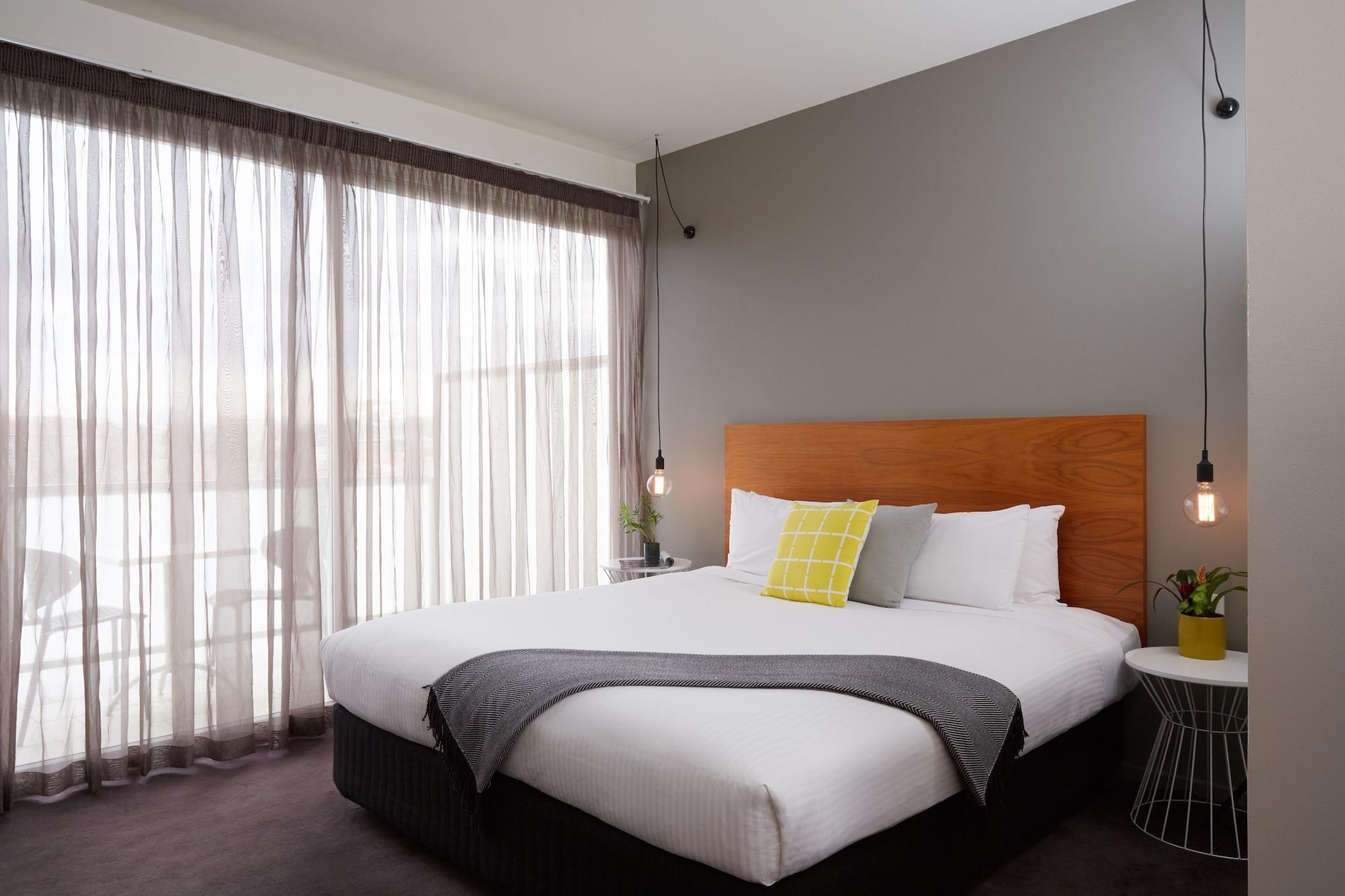 Cosmopolitan And Hotel Melbourne