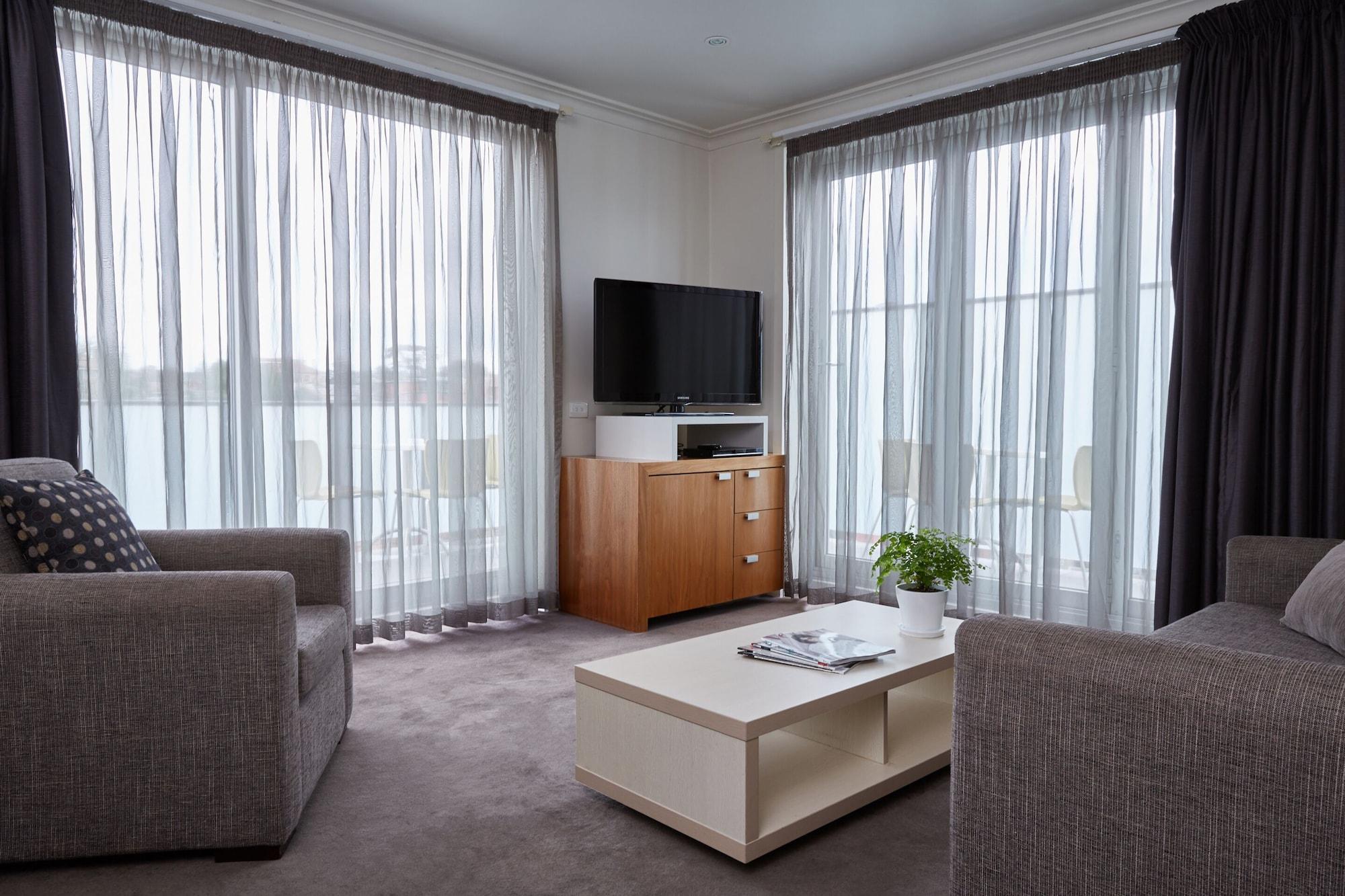 Hotel Cosmopolitan And Melbourne