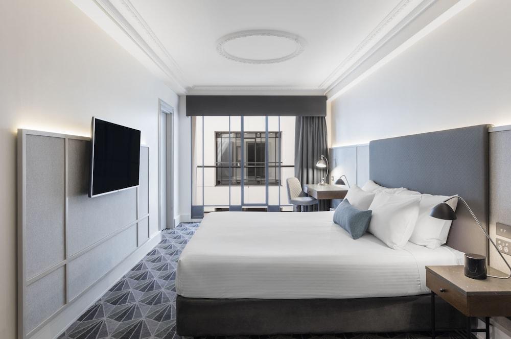 The Savoy On Little Collins 4*