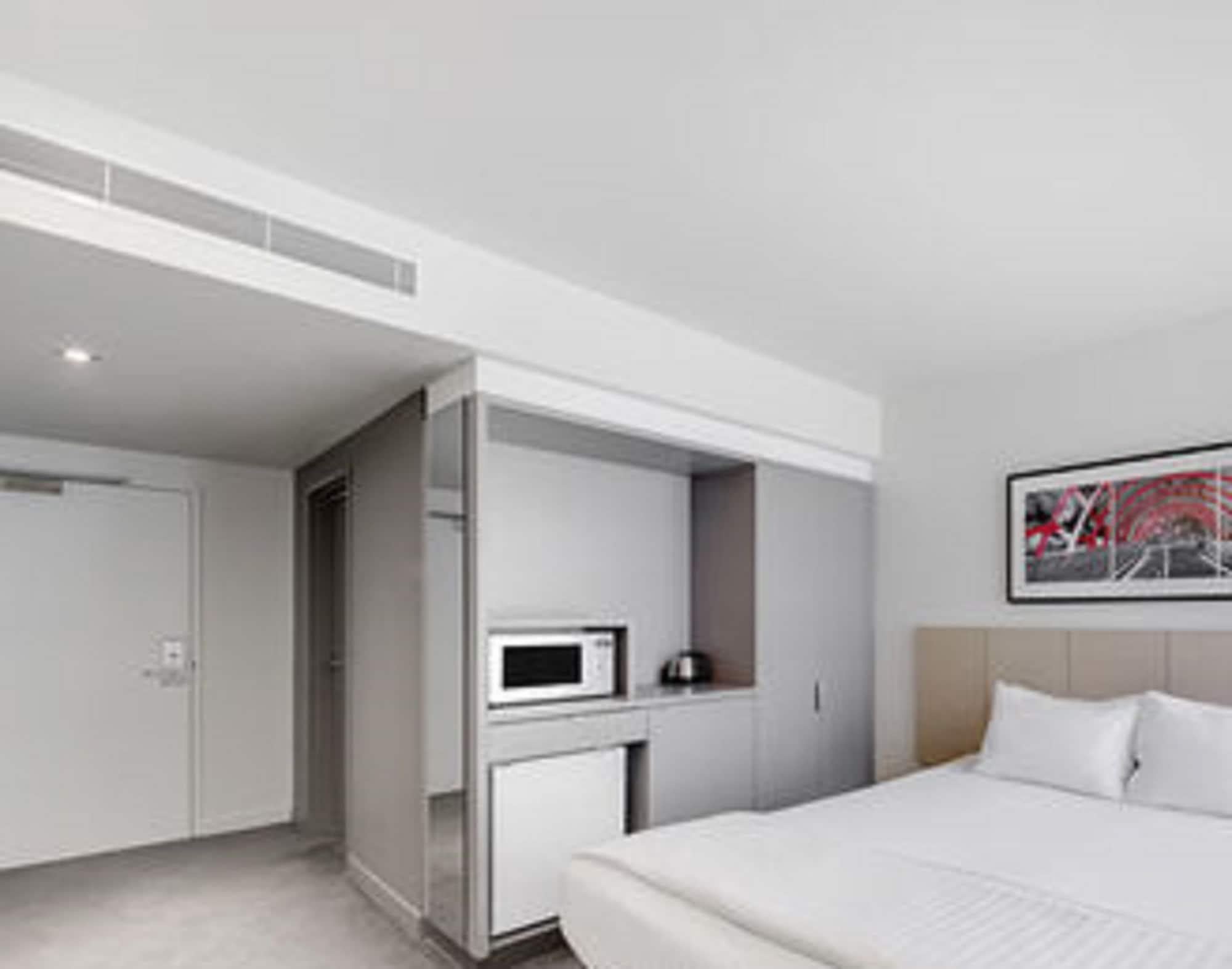 Travelodge Docklands 4* Melbourne