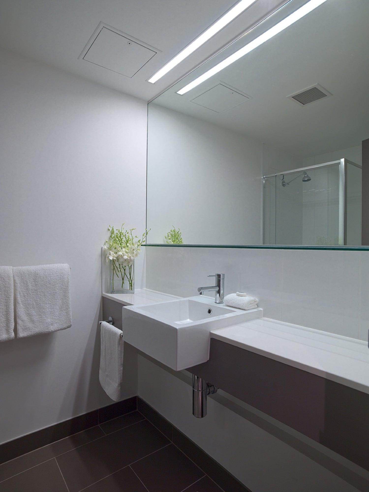 Travelodge Docklands 4*