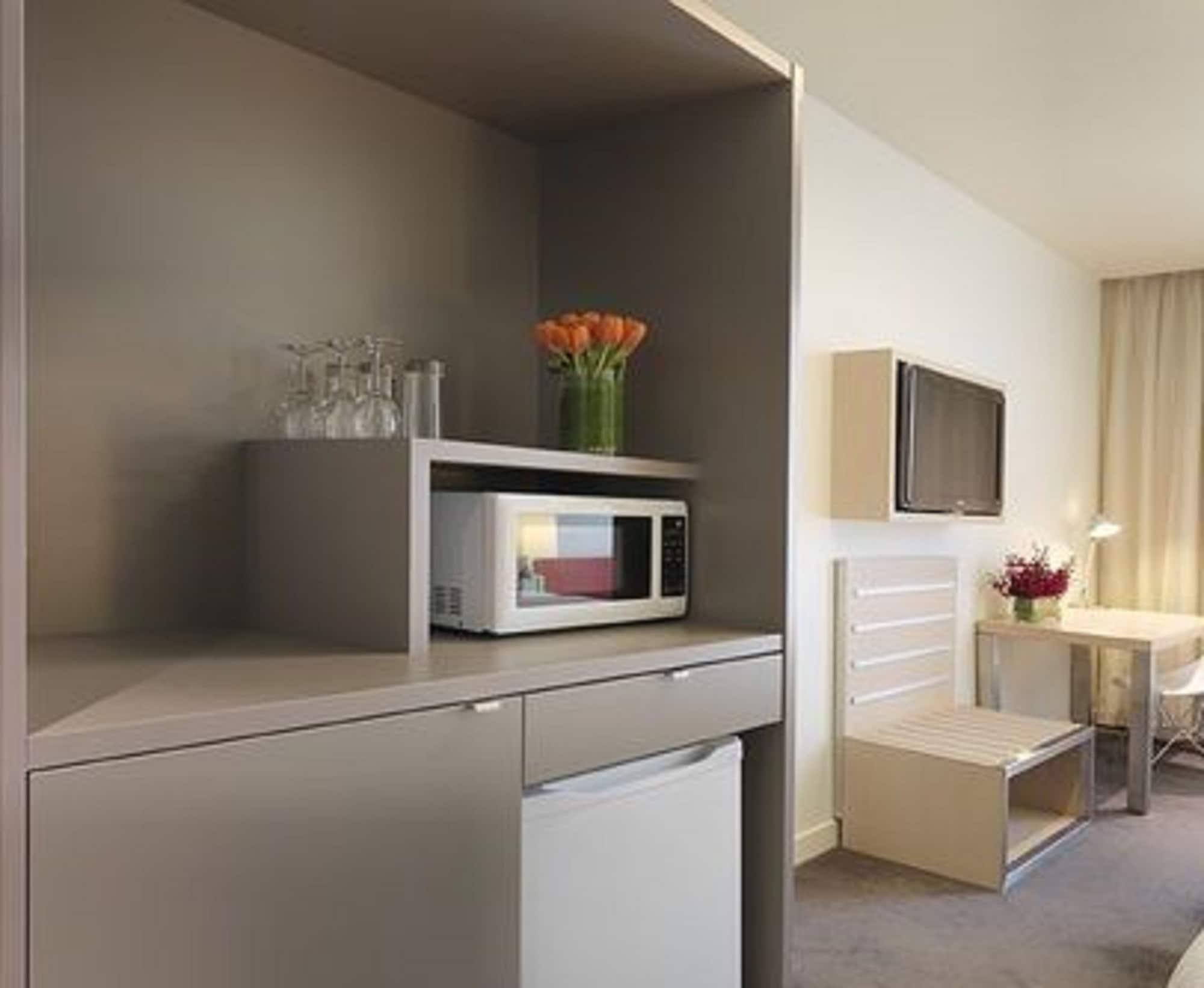 Travelodge Docklands 4* Melbourne