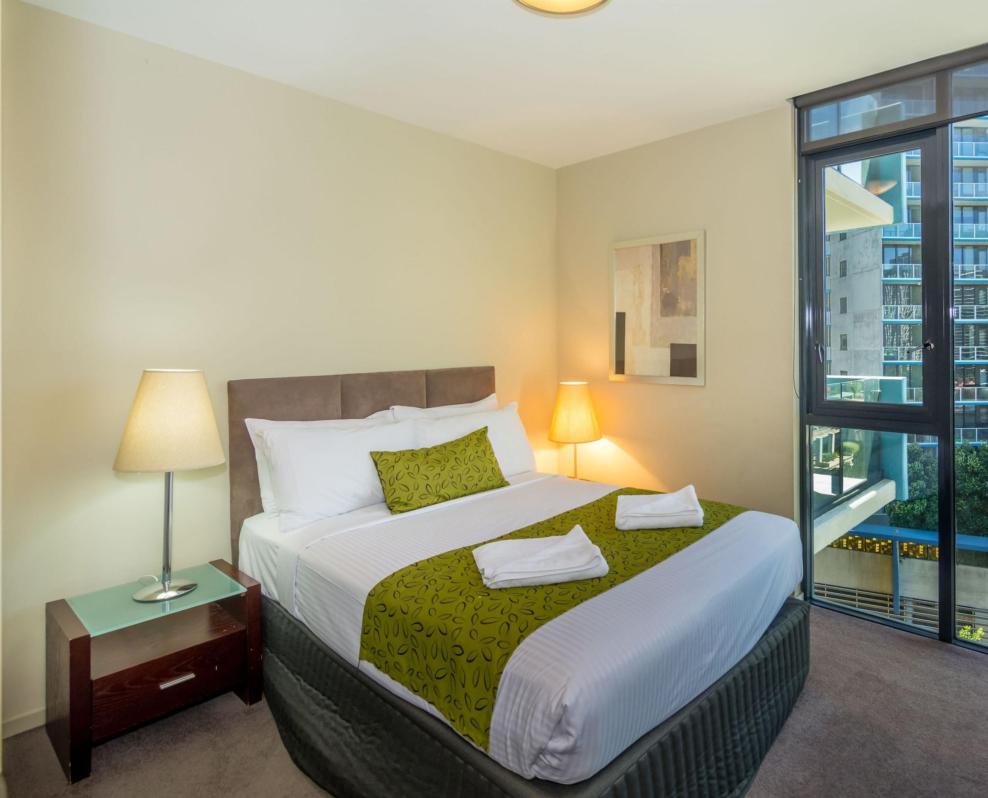 Akom At Docklands Aparthotel 4*