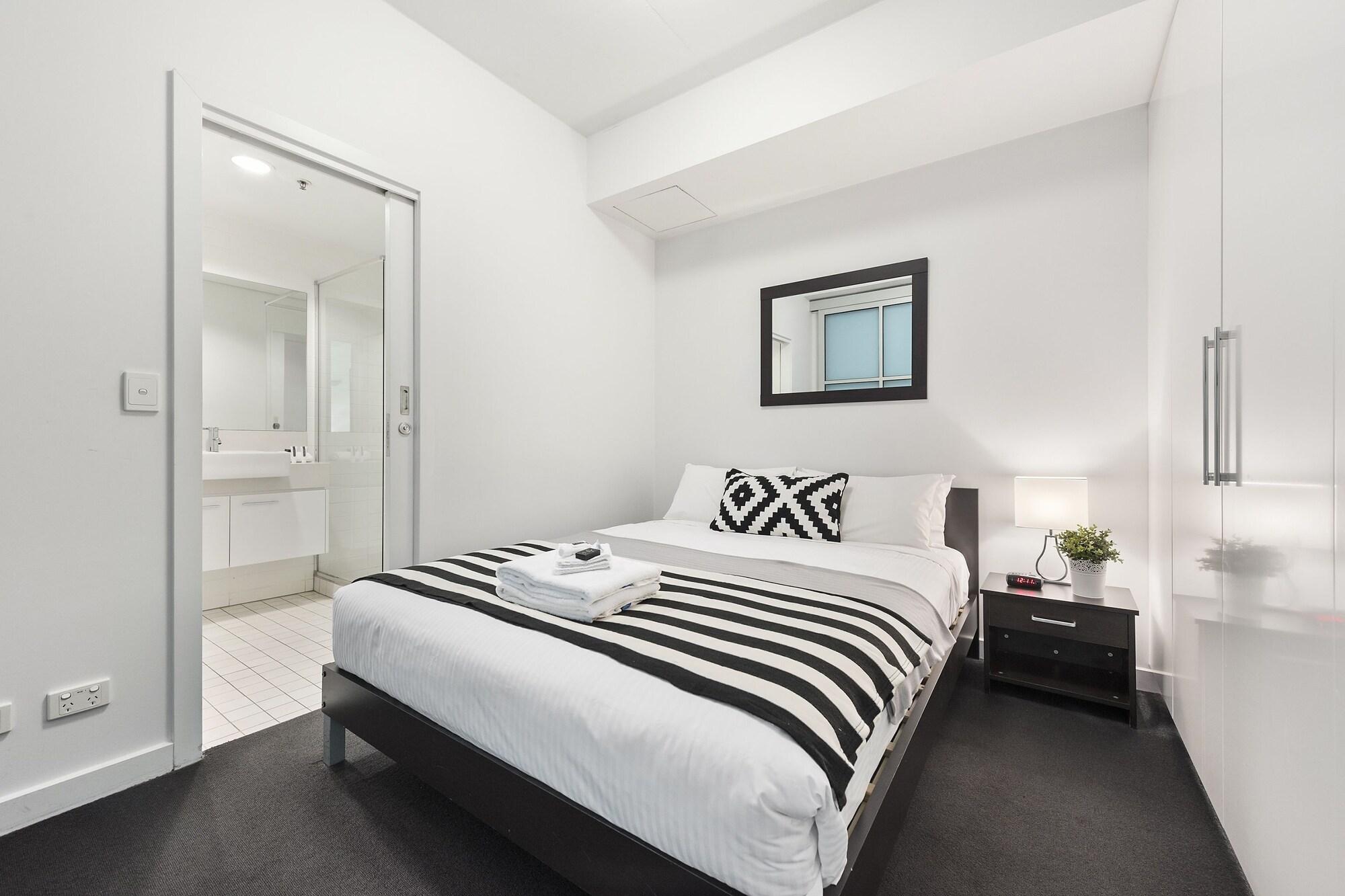 Docklands Private Collection - Harbour Aparthotel 4*