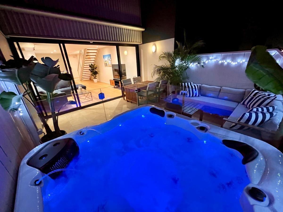 Luxury St Kilda Townhouse In The Sky Apartment *
