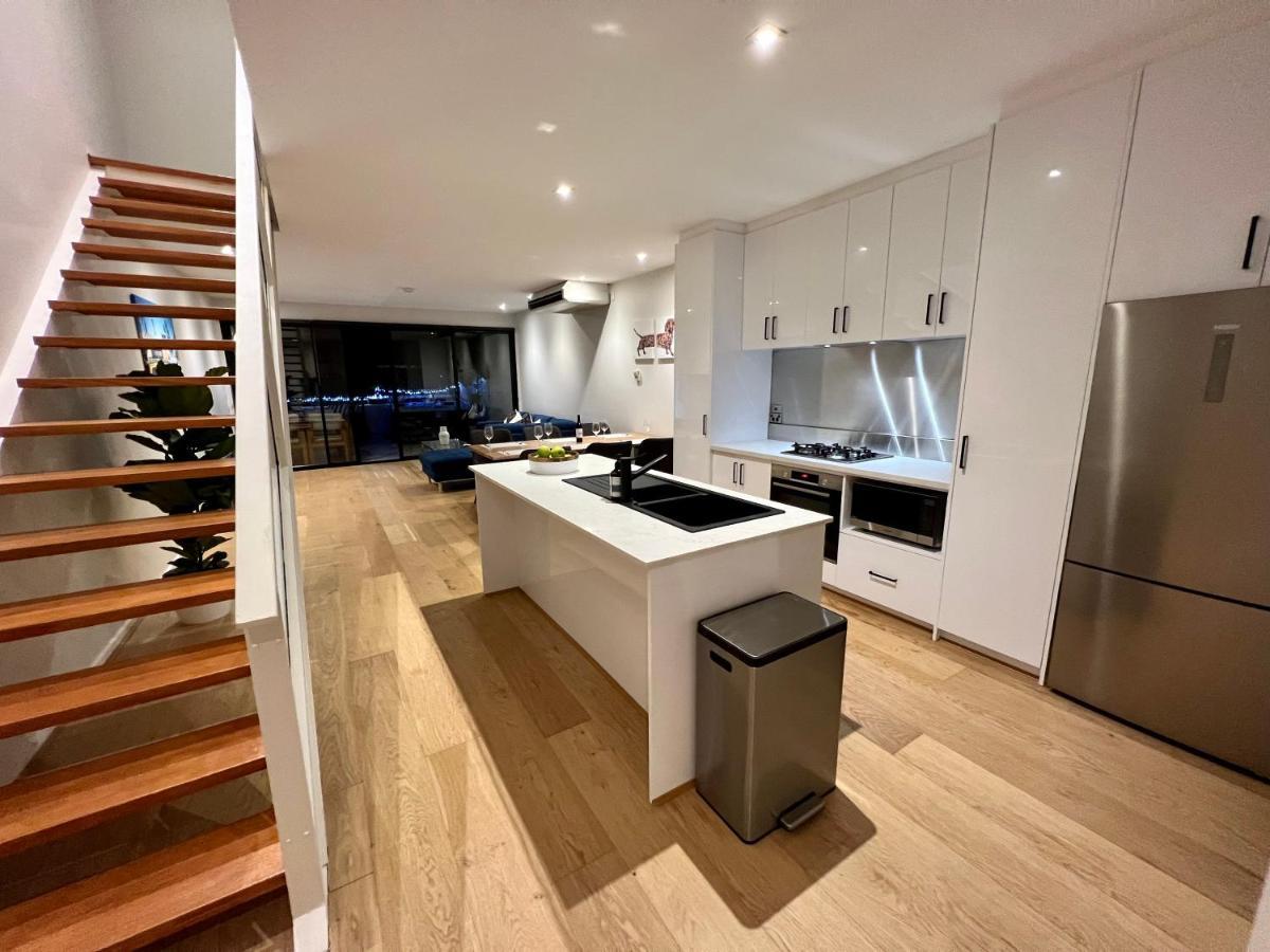 Luxury St Kilda Townhouse In The Sky Apartment