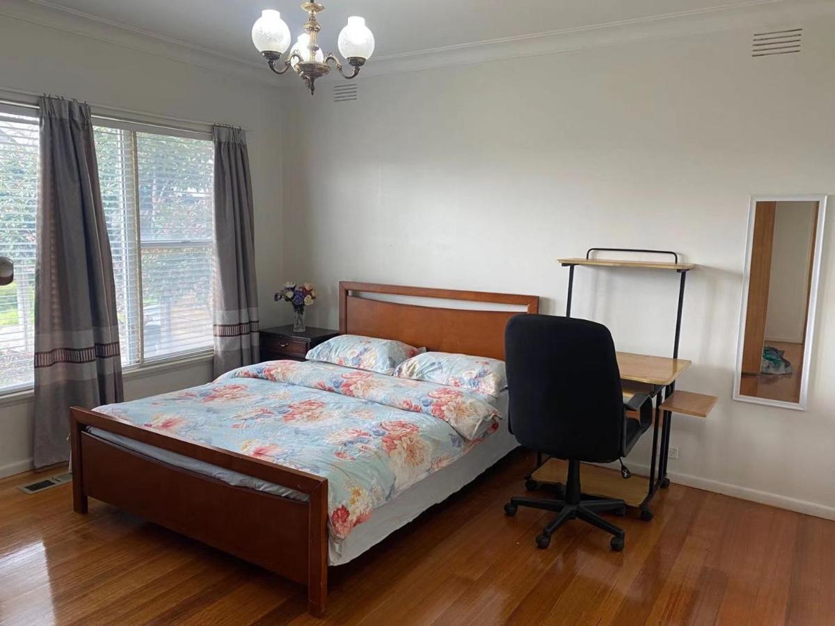 The Large Is Conveniently Located * Melbourne