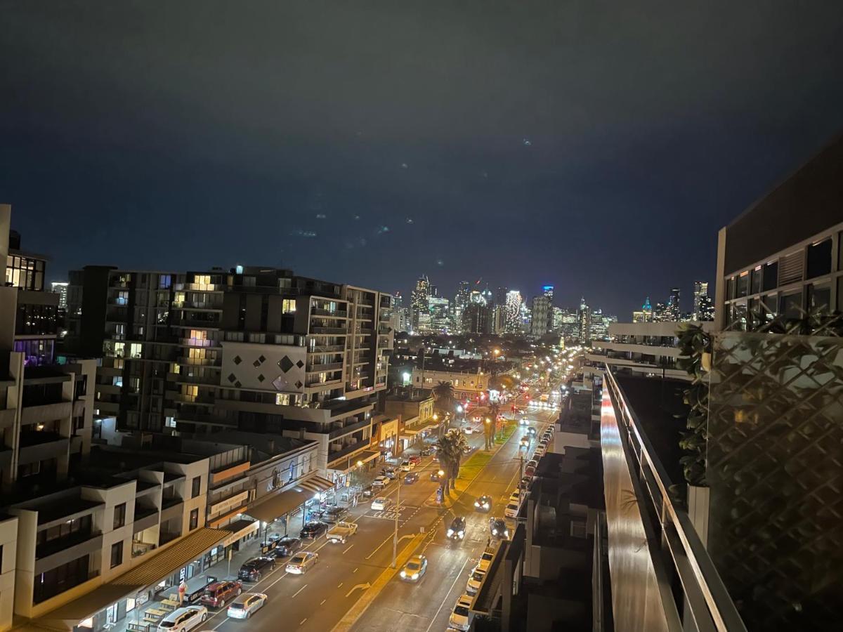 Apartment Beautiful Bay Views Huge 3-bedroom Office, Pool, Gym, 2 Car Spaces And So Much Melbourne