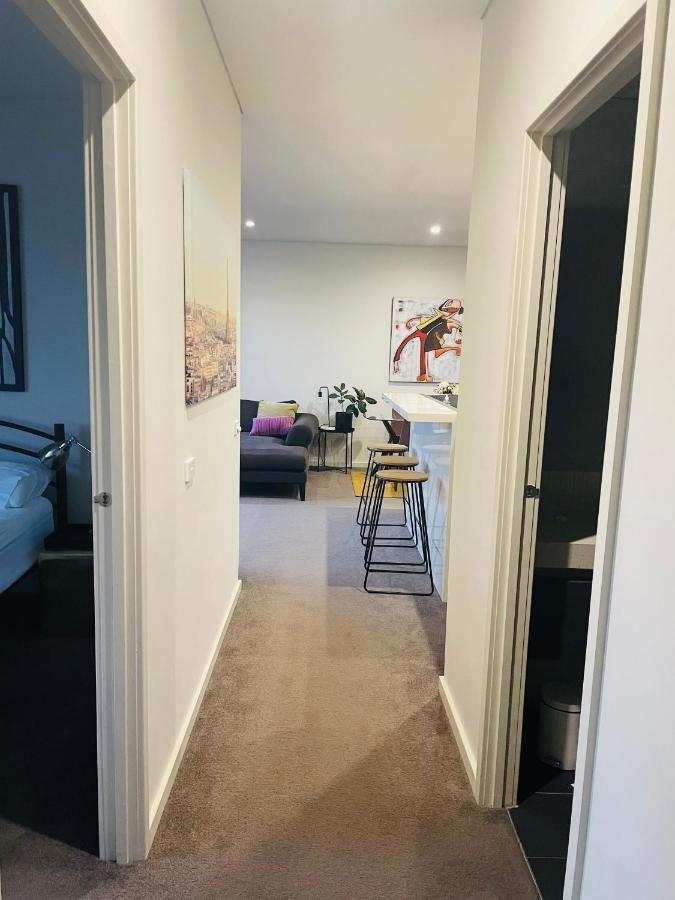 Beautiful Bay Views Huge 3-bedroom Office, Pool, Gym, 2 Car Spaces And So Much * Melbourne