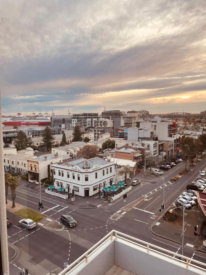 Beautiful Bay Views Huge 3-bedroom Office, Pool, Gym, 2 Car Spaces And So Much Apartment *