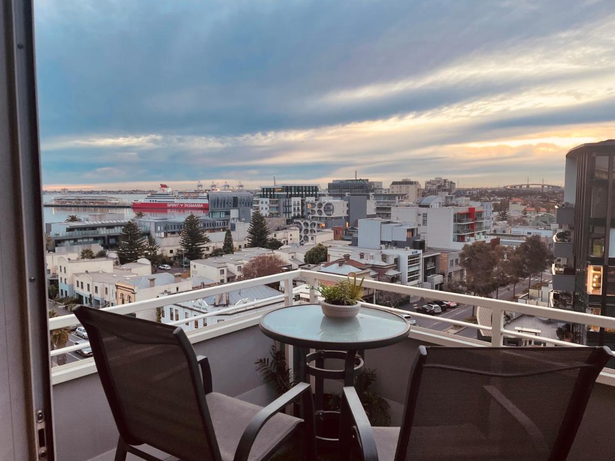 Beautiful Bay Views Huge 3-bedroom Office, Pool, Gym, 2 Car Spaces And So Much Apartment *