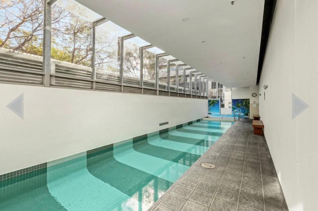 Beautiful Bay Views Huge 3-bedroom Office, Pool, Gym, 2 Car Spaces And So Much Apartment Melbourne
