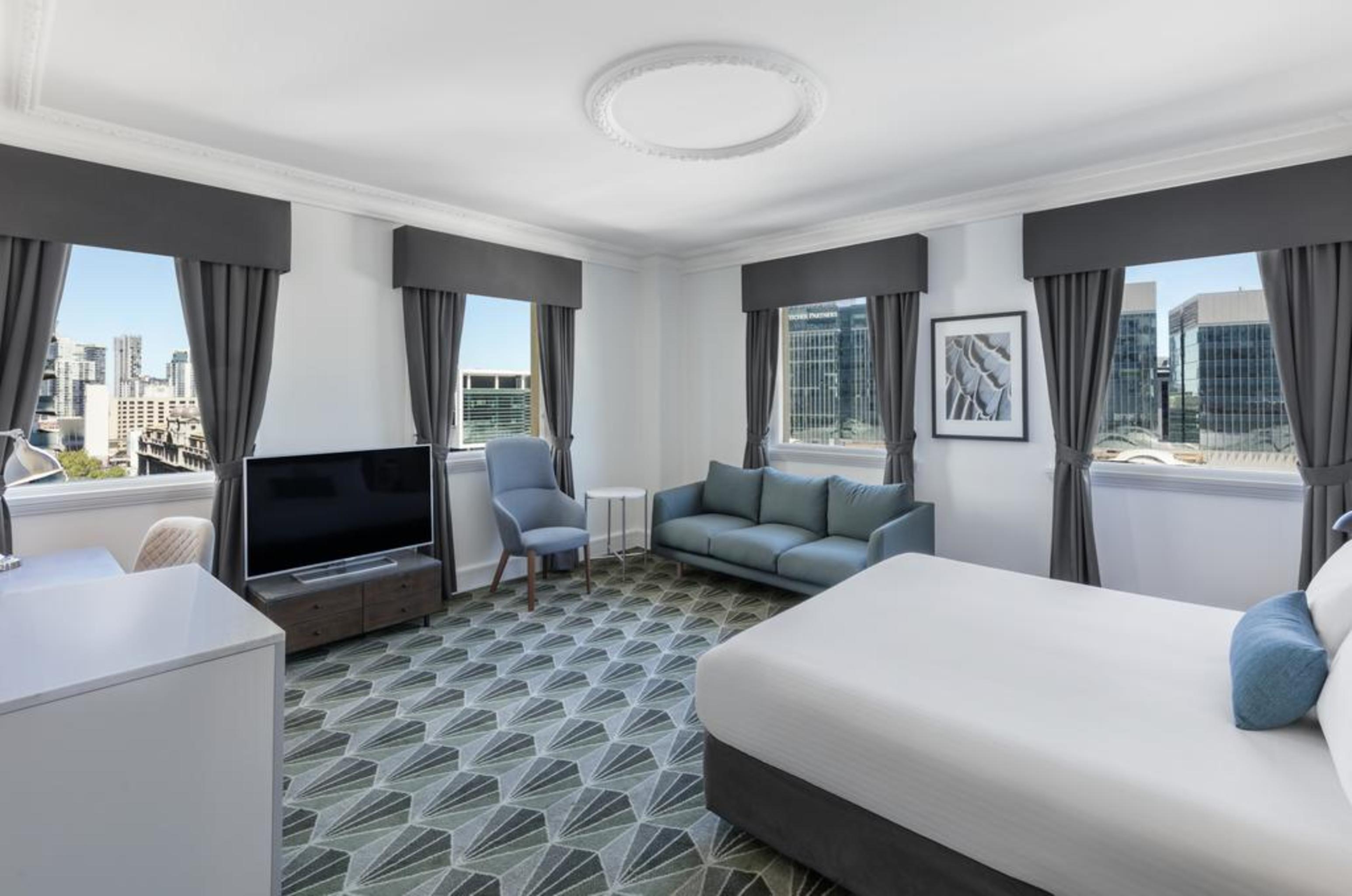 Hotel The Savoy On Little Collins 4*