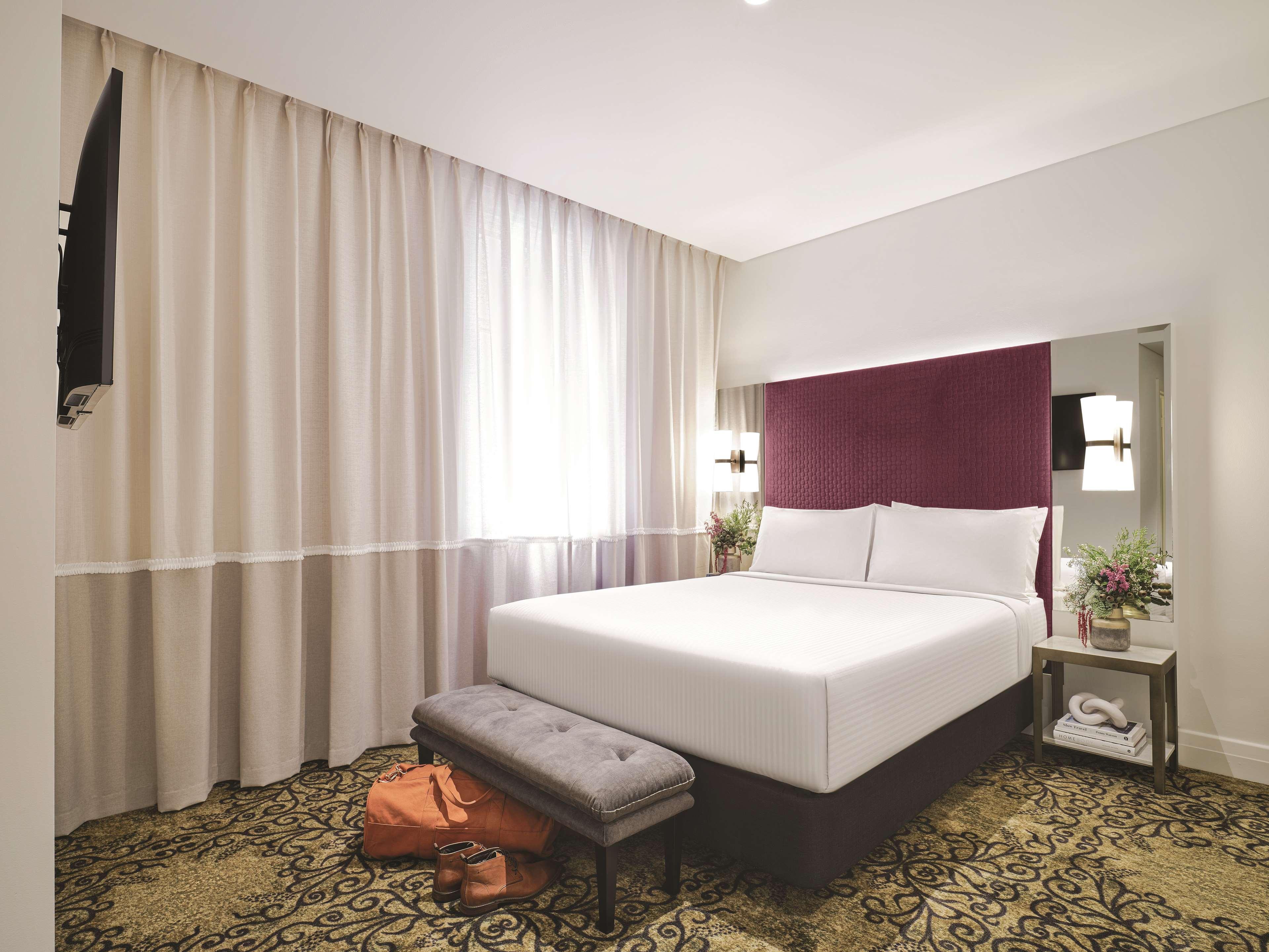 Rendezvous Hotel
