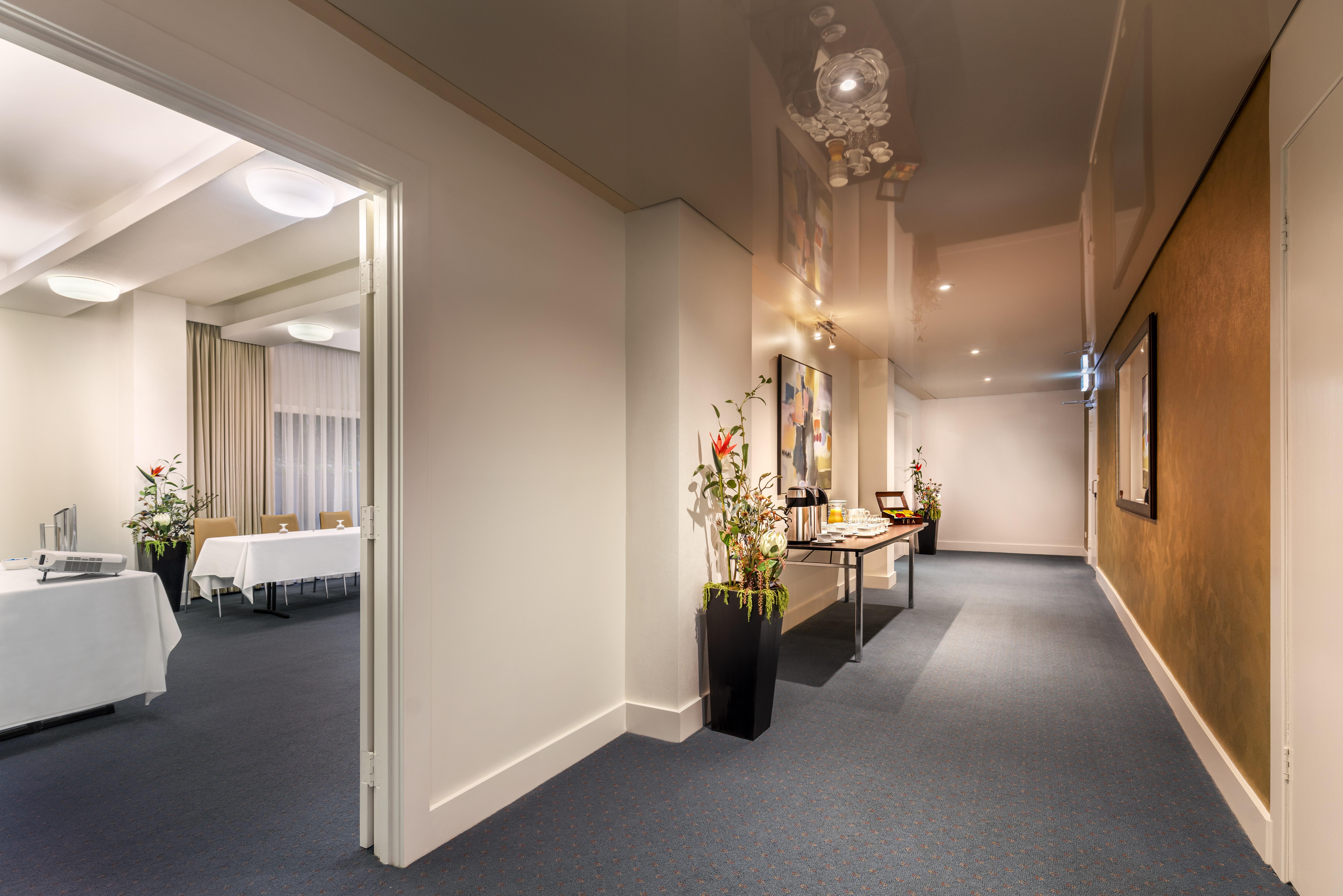 Hotel Western Travel Melbourne