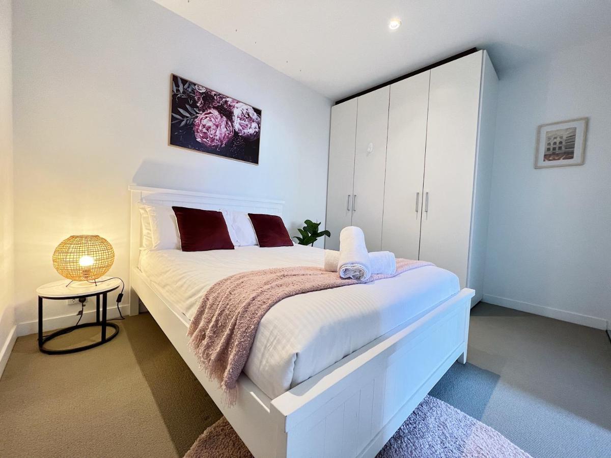 Apartment Cosy 2 Beds 2 Baths Apt With Car Park At Southern Cross