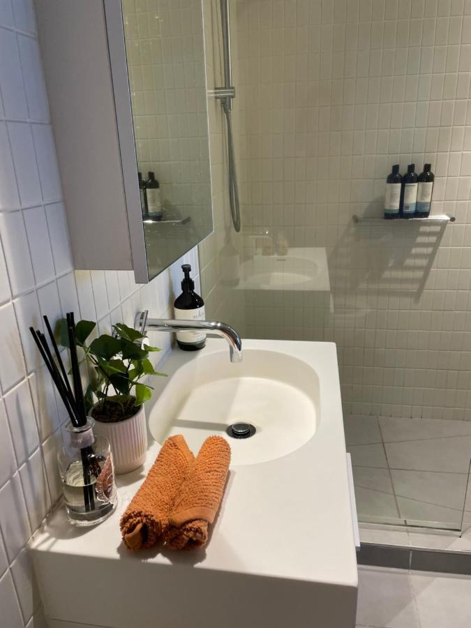 Cozy 1 Bed Apt & Spa,free Parking ,phenomena Views Melbourne