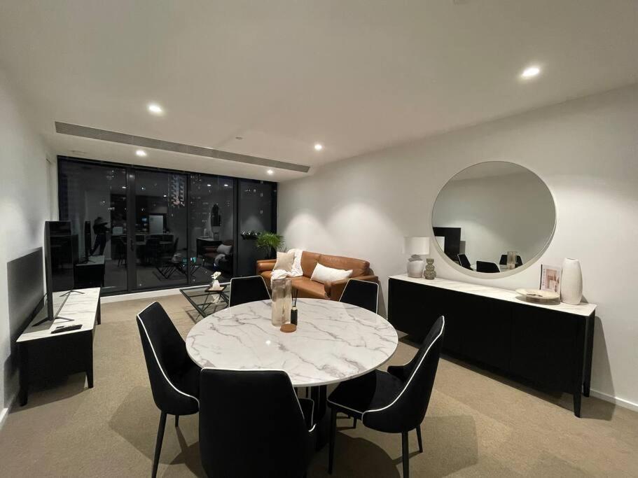 Modern 3 Bedroom In Southbank * Melbourne