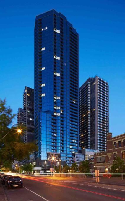 Modern 3 Bedroom In Southbank Apartment Melbourne