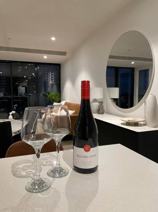 Modern 3 Bedroom In Southbank Melbourne