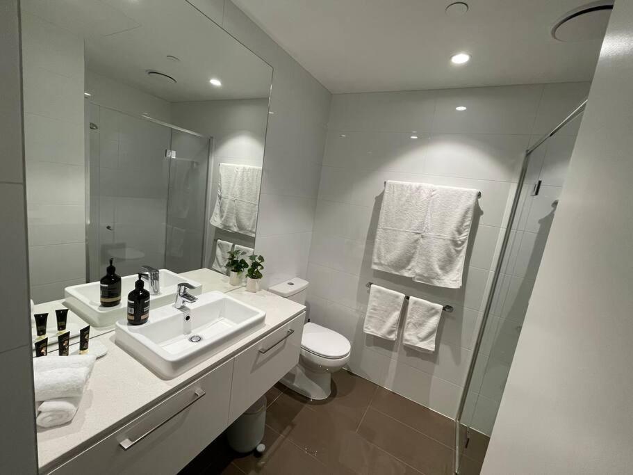Modern 3 Bedroom In Southbank Apartment Melbourne
