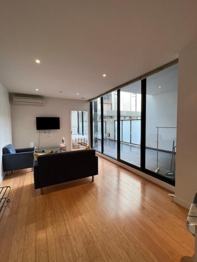 Beachside Sunshine Lifestyle-great Price-entire Aprt At Port Melbourne