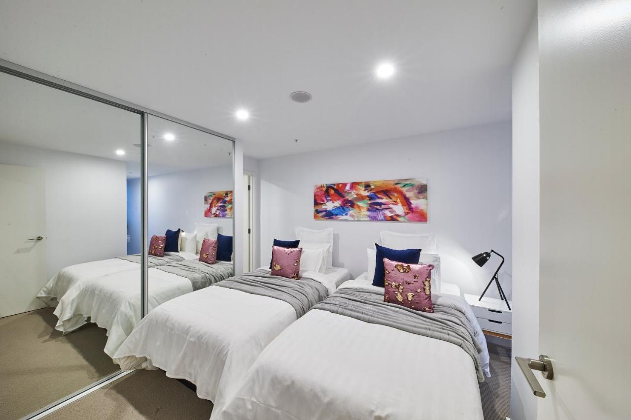 Mega Style Opus Apartment
