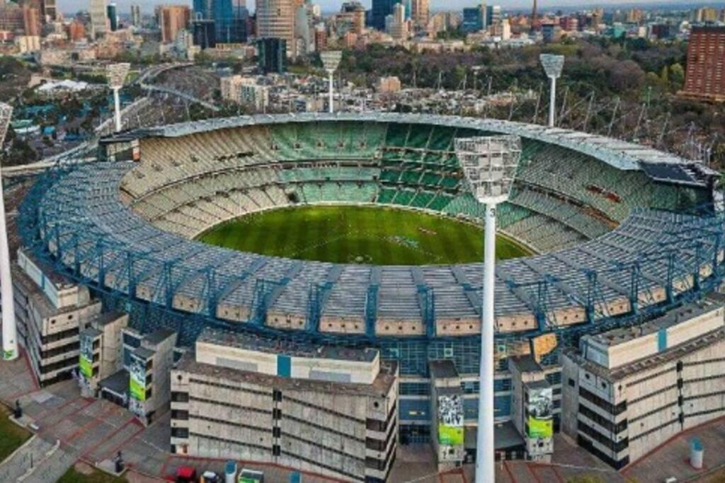 Stone's Throw To Mcg 1br1ba With Free Car Park