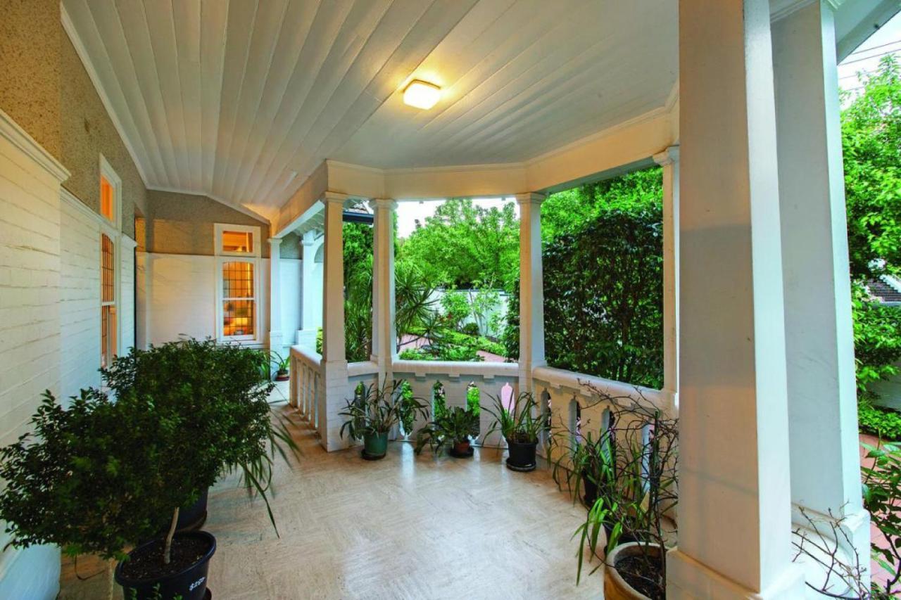 Light Filled Grand Family With Return Veranda Villa Melbourne