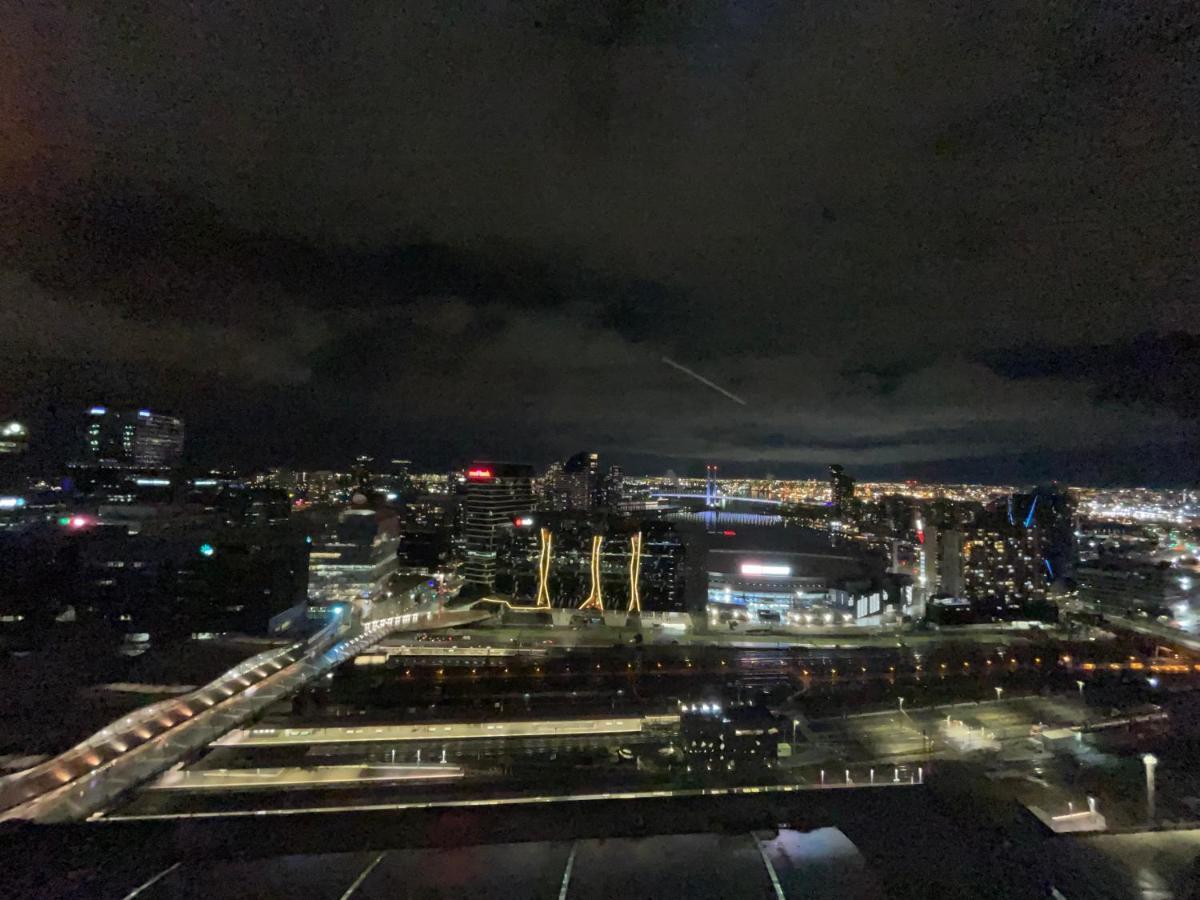 Apartment Super Luxury 2 Bedroom Well Furnished With Marvellous Views Convenient Location 1 Free Parking Melbourne