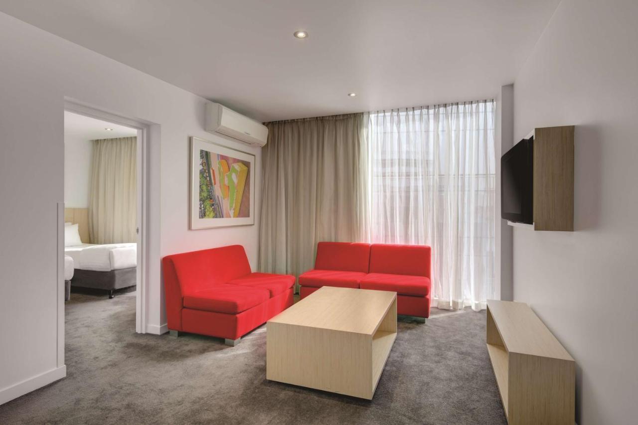 Travelodge Docklands Hotel 4*