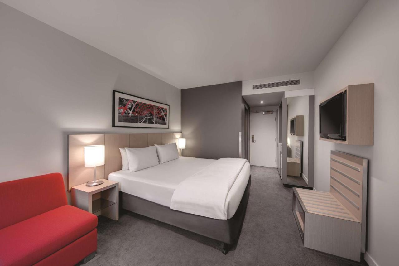 Travelodge Docklands 4*