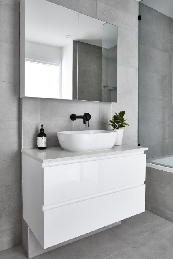 Stylish Townhouse In Melbourne's Playground *