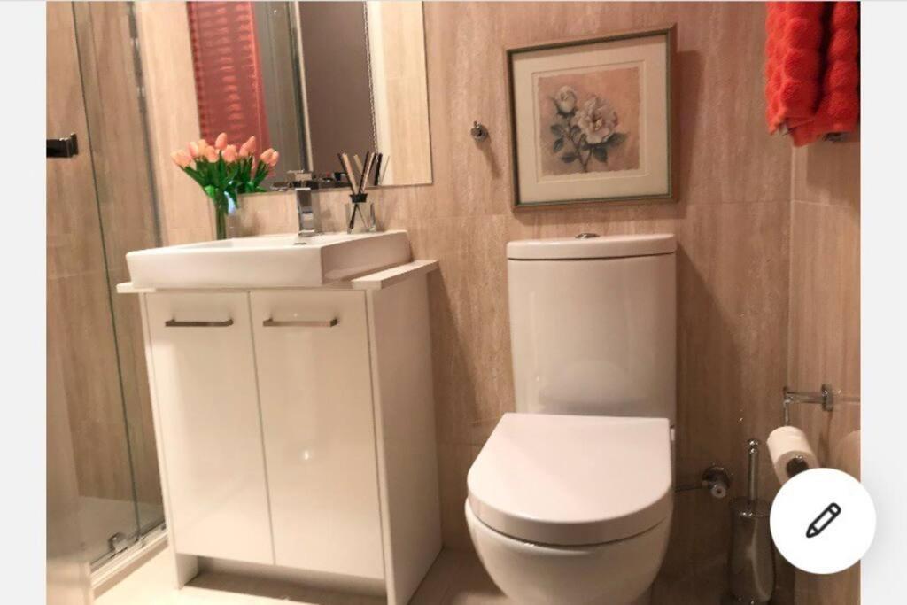 Design/bright/cosy Townhouse Between Airport &city