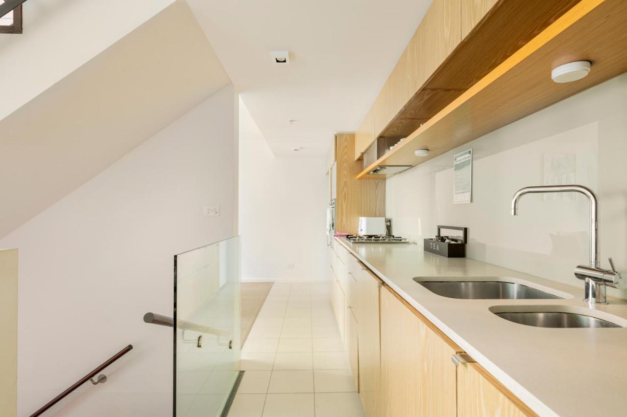 Luxury 3-storey Loft With Free Parking On Premises Melbourne