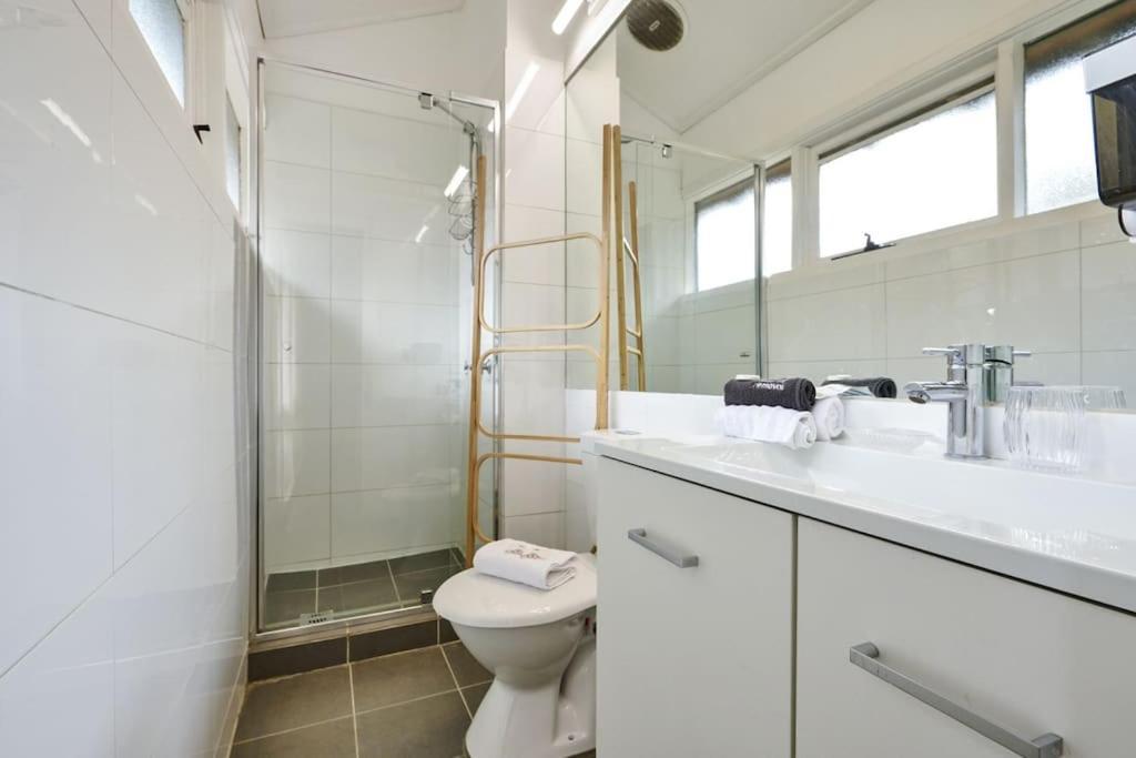 Carlton Dream: Leafy 2bed 2bath Lygon Str Townhouse