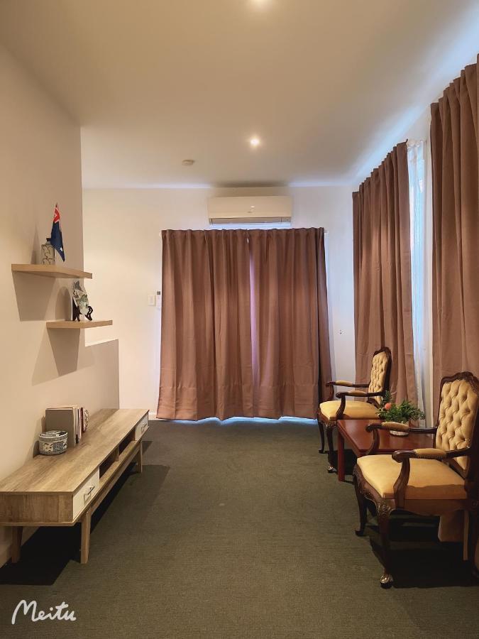 Cheerful 2 Rooms, Large Balcony With Hot Tub Apartment *