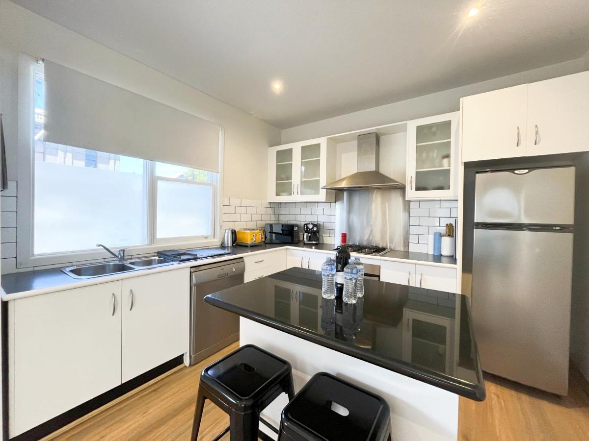 Cheerful 2 Rooms, Large Balcony With Hot Tub Apartment *