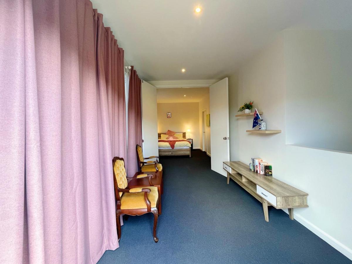 Cheerful 2 Rooms, Large Balcony With Hot Tub Apartment Melbourne