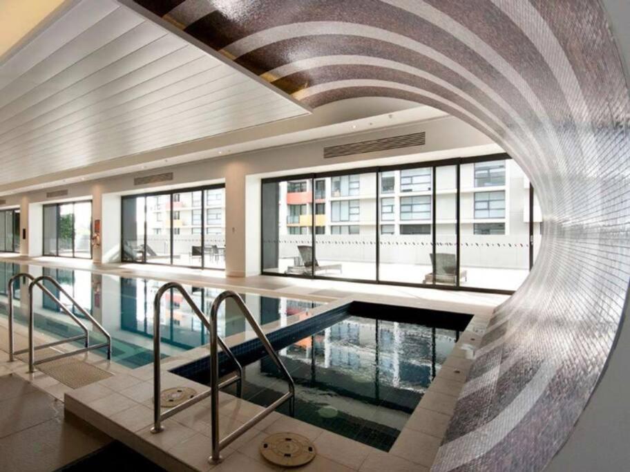 Vogue Style Modern 2b1b In Sth Yarra W Carpark Wifi Pool Melbourne