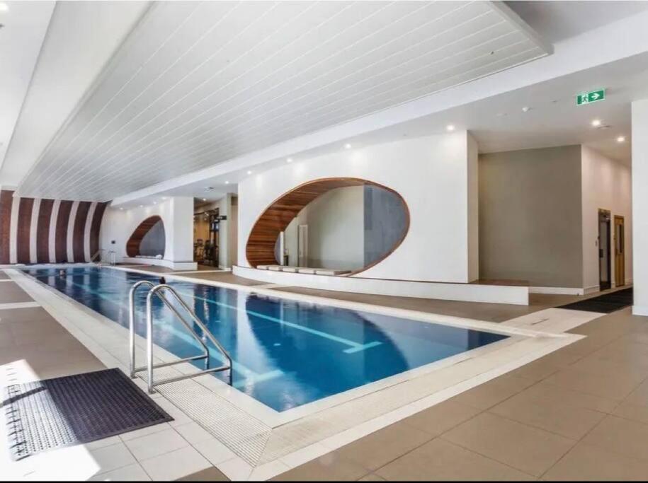 Apartment Vogue Style Modern 2b1b In Sth Yarra W Carpark Wifi Pool Melbourne