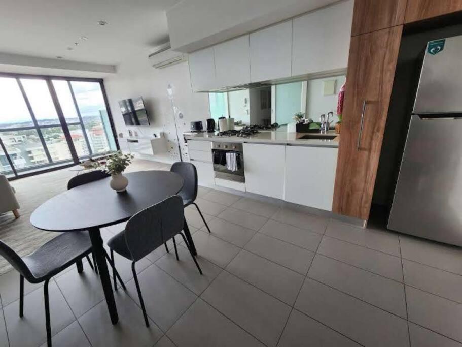 Apartment Vogue Style Modern 2b1b In Sth Yarra W Carpark Wifi Pool Melbourne
