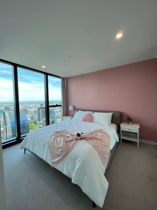 Panoramic Views Two Bedrooms In Cbd Apartamento