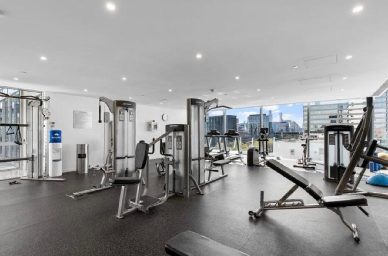 The Fawkner Bay-view Pool/gym Free Parking Apartment
