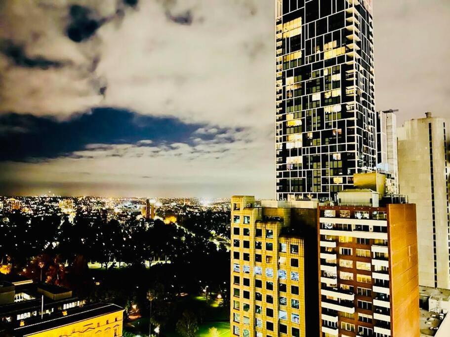 Cozy Unit Close To Parliament W/amazing Views Apartamento