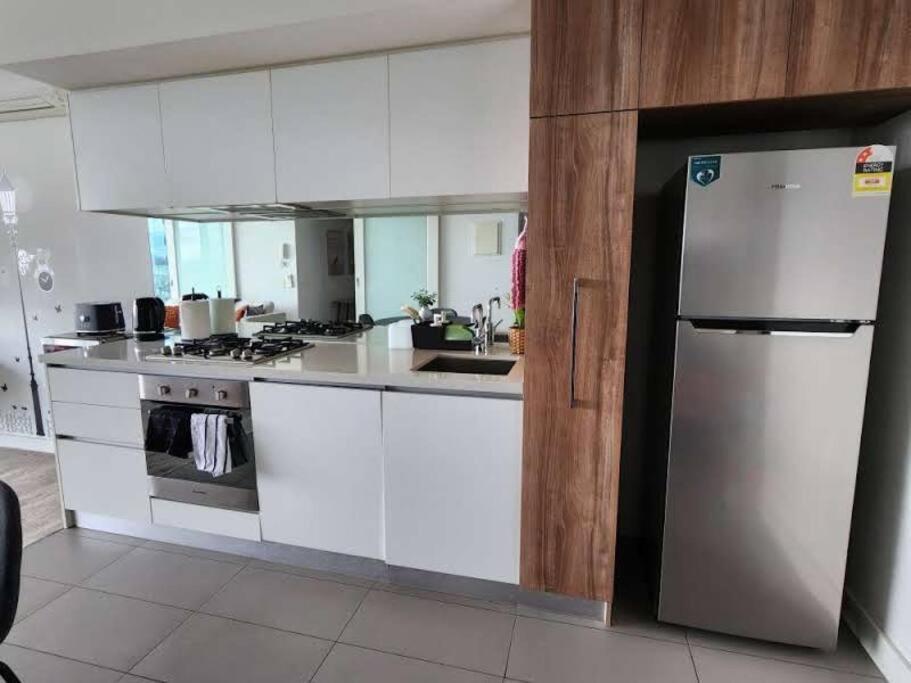Vogue Style Modern 2b1b In Sth Yarra W Carpark Wifi Pool Apartment