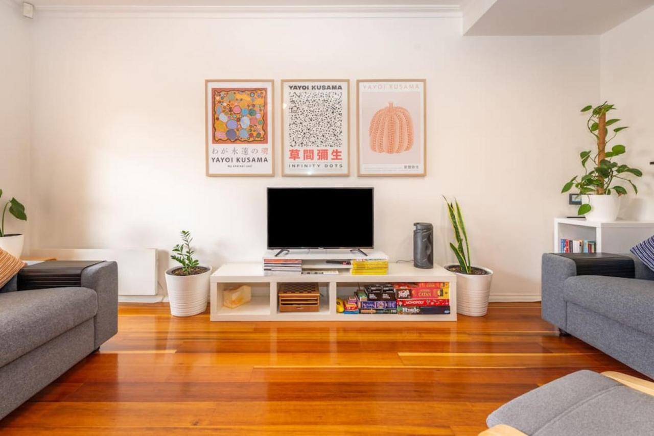Brunswick 3bdrm Townhouse, With Parking By Custom Hosting *